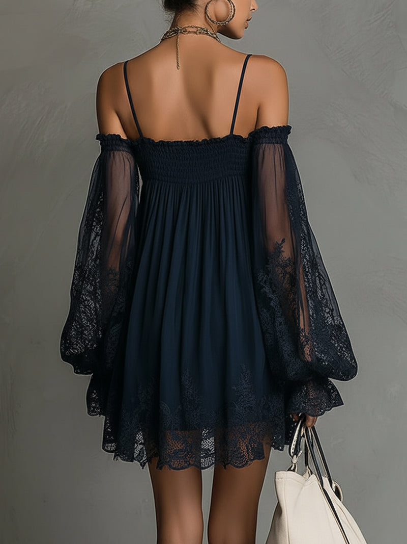 Noemi | Vestito mini in chiffon blu navy con scollo a spalle scoperte, bordo in pizzo e maniche trasparenti